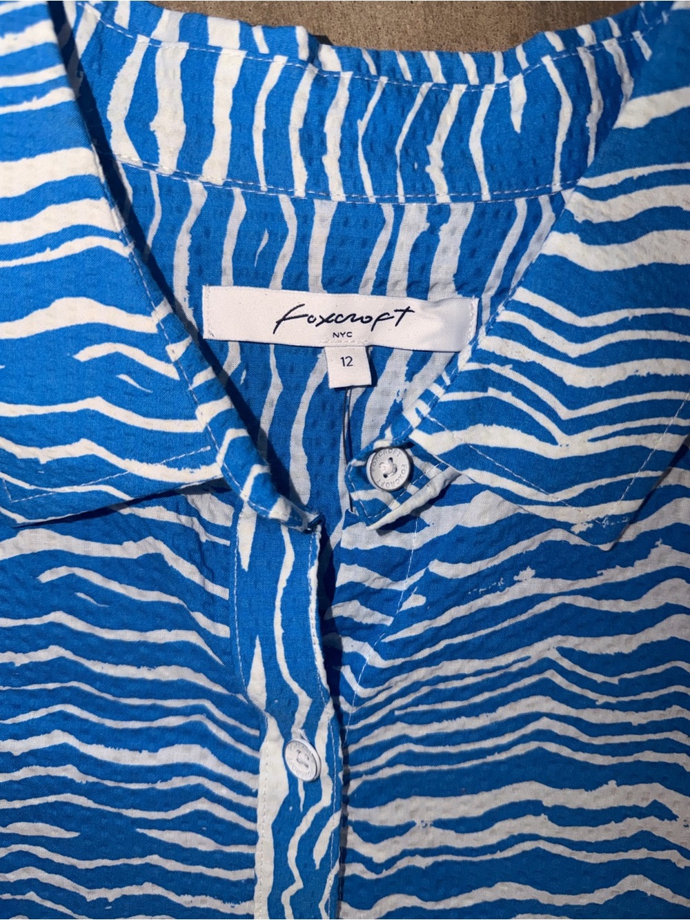 Foxcroft Blue White Wave Print Button Front Shirt Women’s Size 12 Cotton - Picture 3 of 8